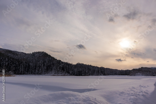 冬の雪原　秋田県の雪景色 © amosfal