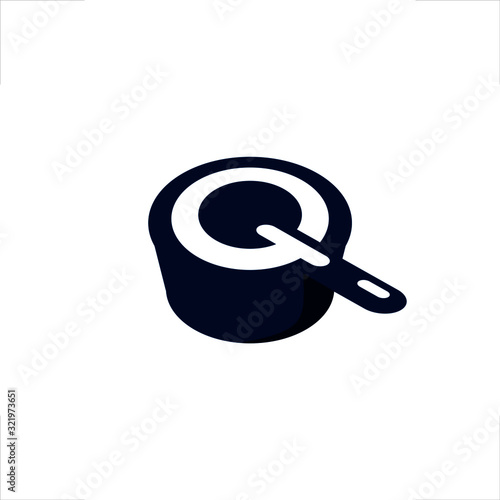 Q letter logo cook pan design