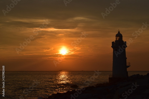 伊良湖岬灯台の夕陽