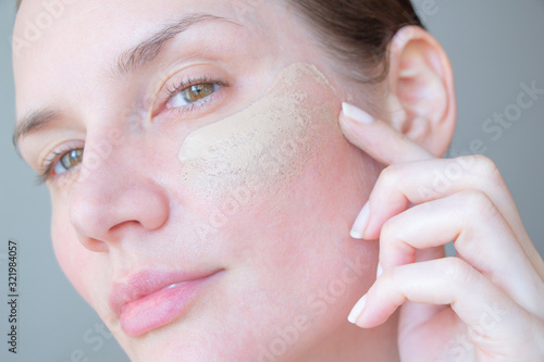  girl puts a tone on her face