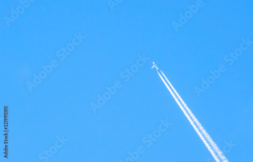 A plane that flies at high speed in the blue sky