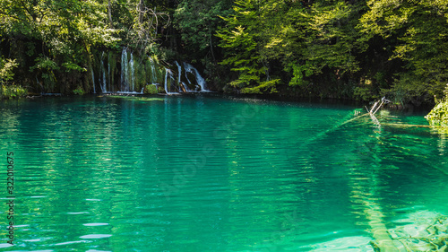 Fototapeta Naklejka Na Ścianę i Meble -  Cascades and waterfalls in the landscape of Plitvice Lakes, Croatia.