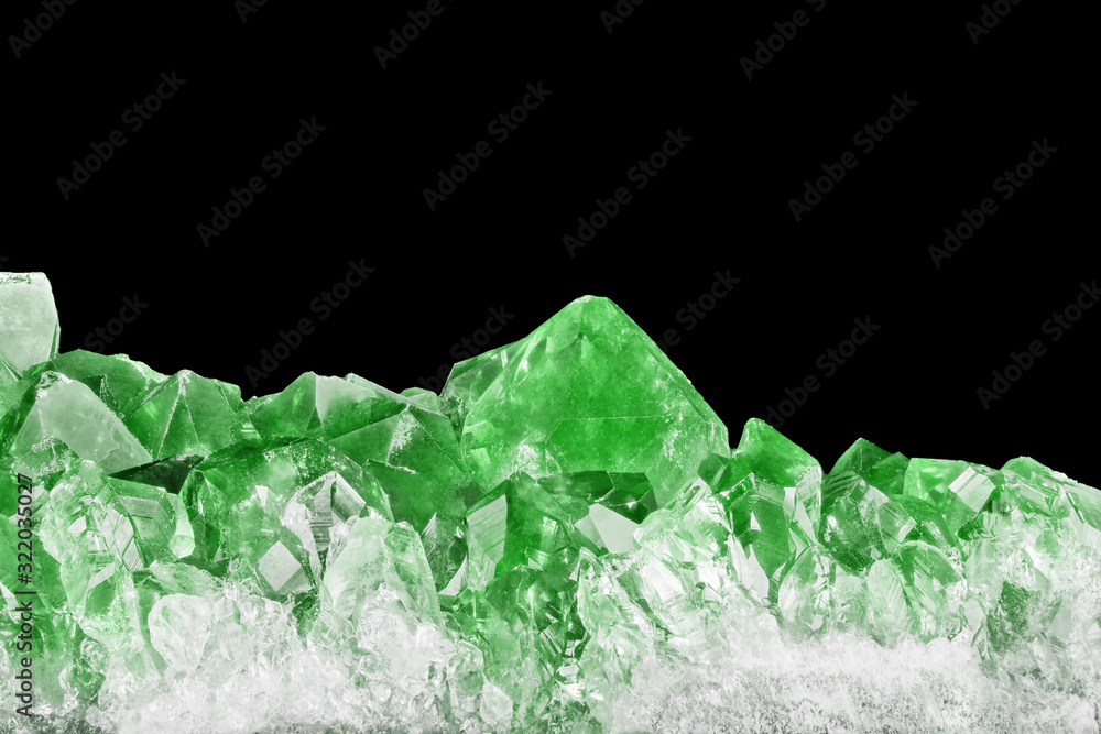 Εκτύπωση καμβά green emerald druse isolated on black