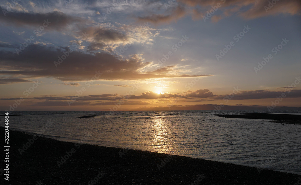 Obraz premium Amazing Sunset At Tapu Holiday Park New Zealand