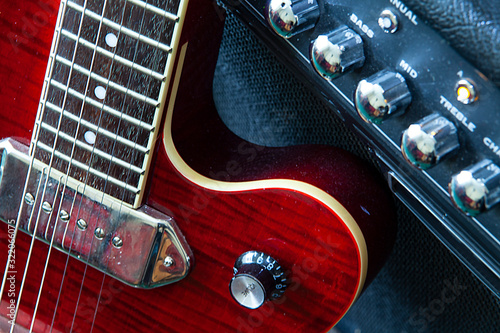 Foto Close-up of guitar and amplifier.
