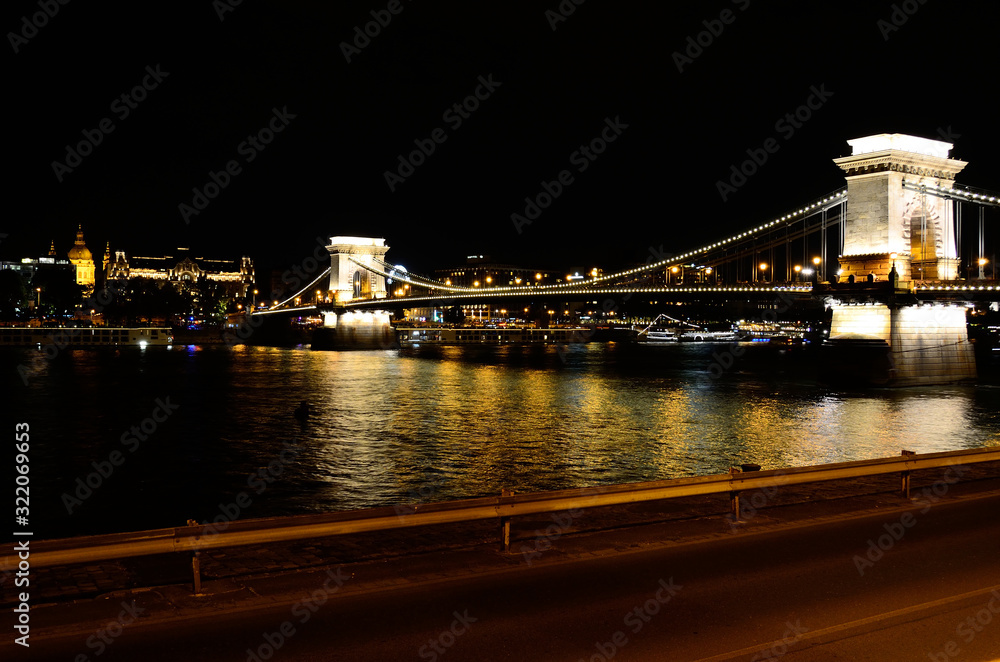 Obraz premium chain bridge in budapest
