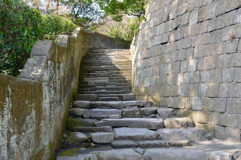雰囲気のある石の階段