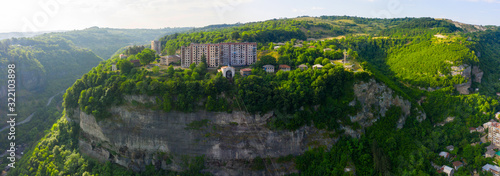 Bilde på lerret The city of Chiatura located in the gorge of the Kvirila River, a tributary of the Rioni and on adjacent plateaus