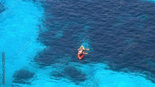 Faire du kayak en mer méditerranée