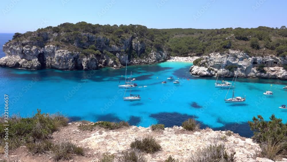 Cala Macarella à Minorque, une des îles Baléares Cala Macarella à Minorque, une des îles Baléares