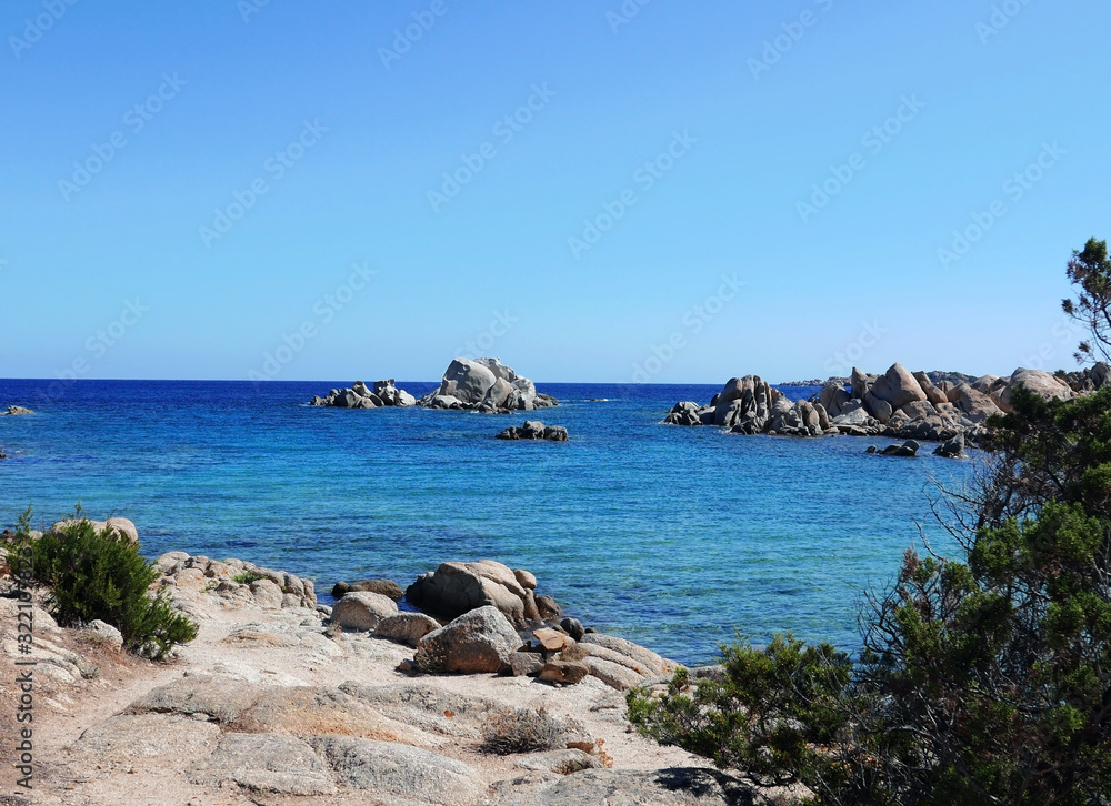 il bel mare dell'isola de La Maddalena in Italia