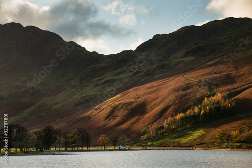 Majestic vibrant Autumn Fal...