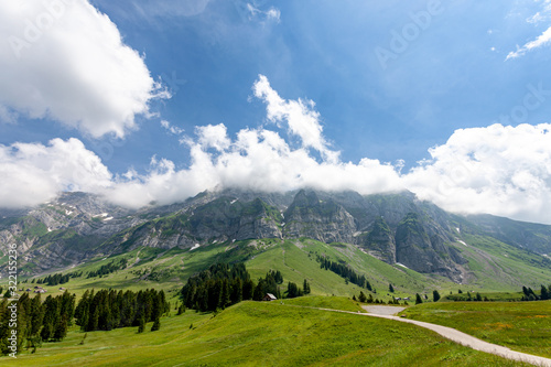 Schweizer Alpen, wolkenverhangener Säntis vom Schwägalppass aus gesehen