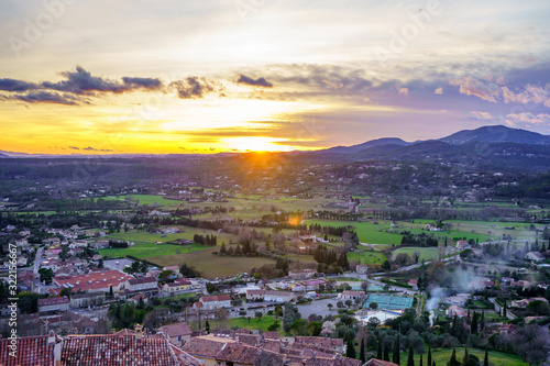 Obraz na płótnie Vue panoramique depuis le sommet du village de Fayence, Provence, France. Coucher de soleil. w salonie