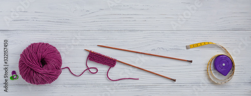 фотографія Background with knitting tools and accessories, working process