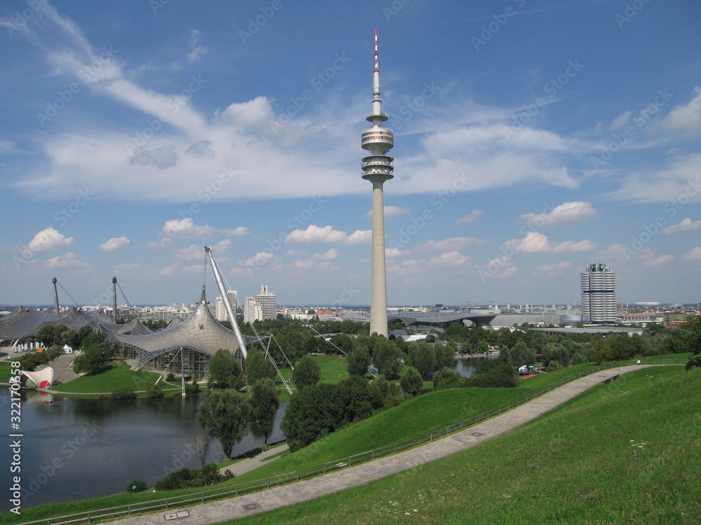 Naklejka premium Olympiaturm und Olympiapark in München