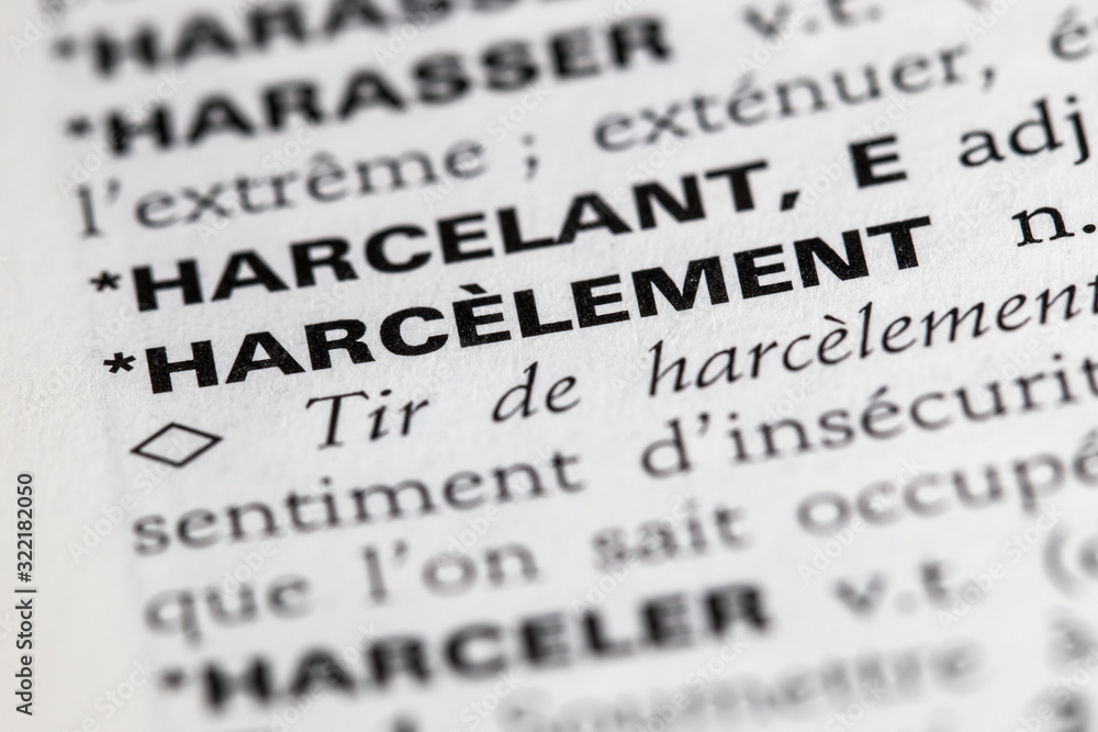 Définition du mot harcèlement dans le dictionnaire français Stock Photo ...