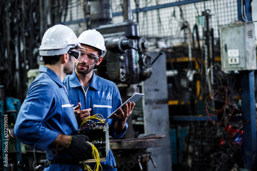Fotografia Two men engineer talking in modern factory