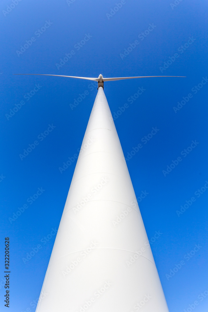 Wind turbine spinning for renewable electricity production Wind turbine spinning for renewable electricity production