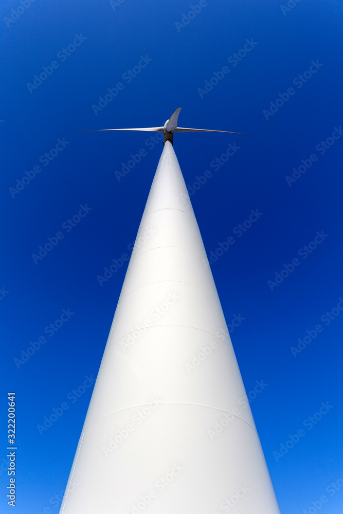 Wind turbine spinning for renewable electricity production Wind turbine spinning for renewable electricity production