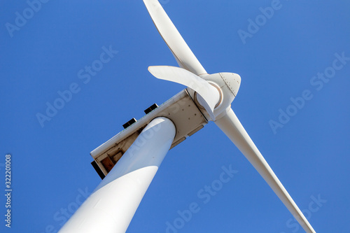 Wind turbine spinning for renewable electricity production