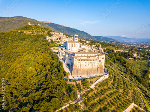 Wallpaper Mural Assisi in Italien Torontodigital.ca