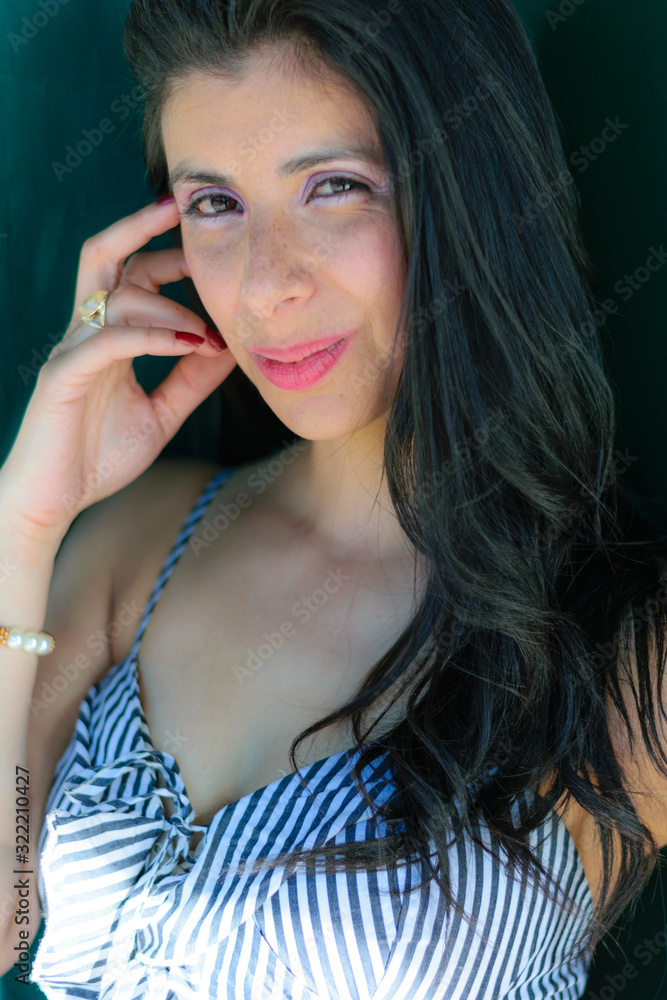 Fototapeta premium face of long black hair Colombian woman and very pretty woman