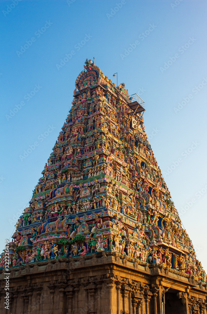 Φωτογραφία Beautiful view of the gopuram (tower) of Kapaleeshwarar Temple, Mylapore, Chenna
