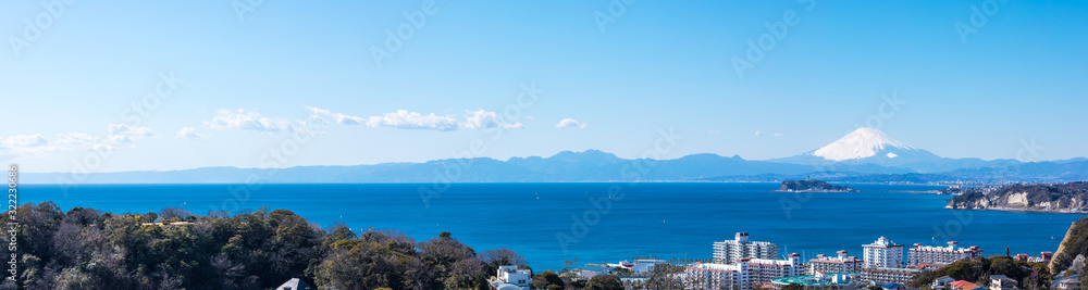 (神奈川県-風景パノラマ)高台から望む江の島と富士７