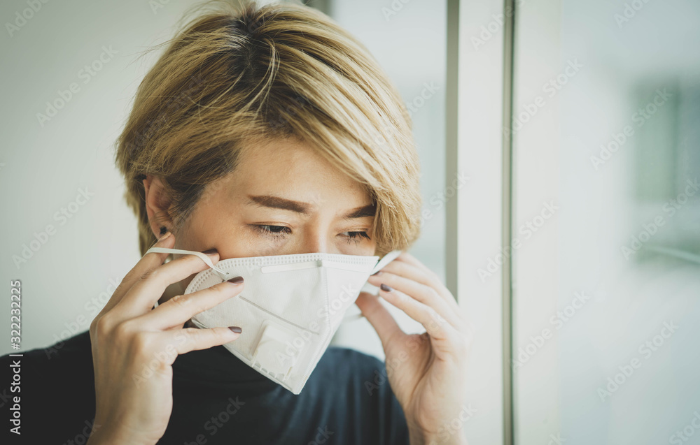 Women wear protective masks to prevent pollution and various pathogens, that is happening a lot now. Women wear protective masks to prevent pollution and various pathogens, that is happening a lot now.
