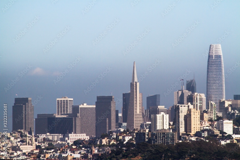 Fototapeta premium Beautiful skyline of San Francisco city at sunset, USA