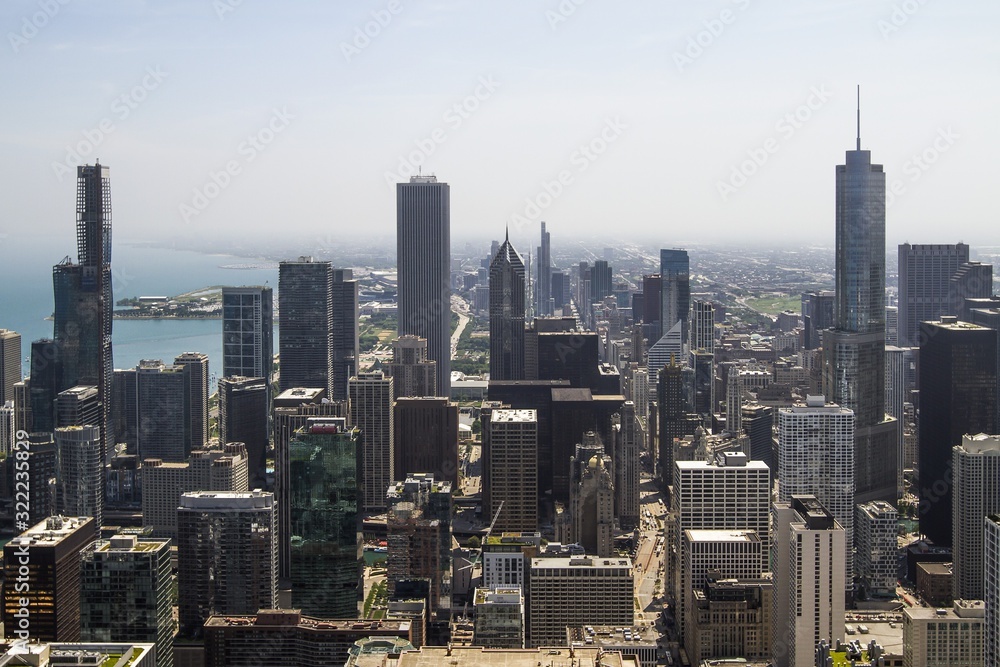 Obraz premium Beautiful skyline of Chicago downtown at daytime, USA
