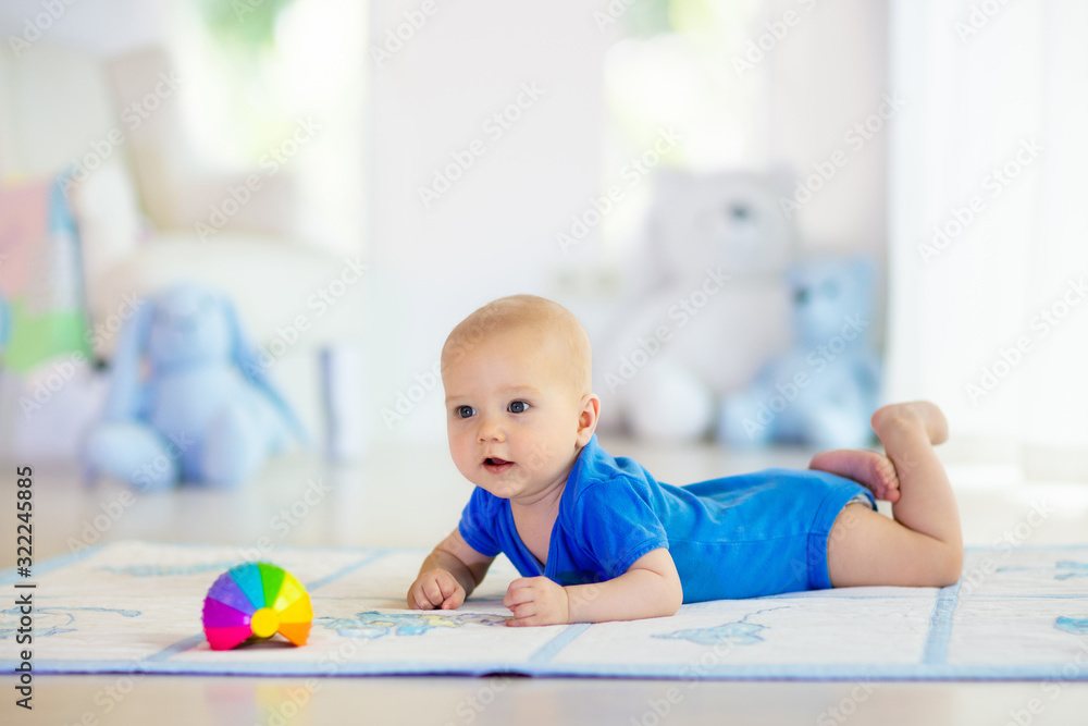 Baby boy playing with toy ball - obrazy, fototapety, plakaty 
