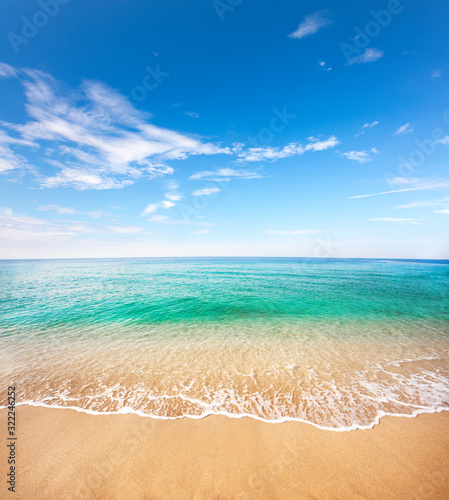 Fototapeta Naklejka Na Ścianę i Meble -  beautiful beach and tropical sea