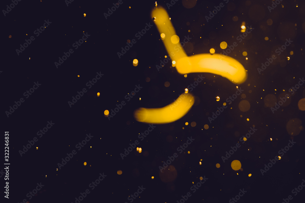 Naklejka premium Dark Abstract Gold bokeh sparkle on black