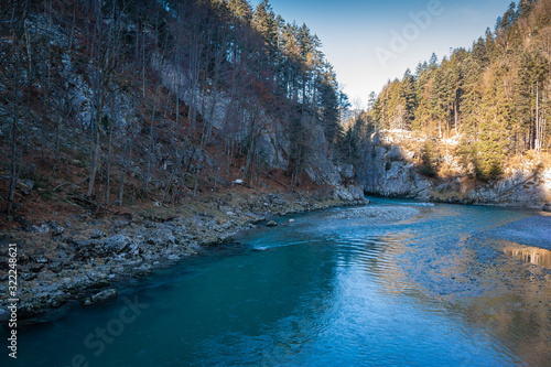 Fluss in der Schlucht der Alpen - Entenlochklamm 