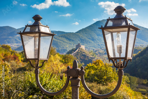 Fotografie Landscape at Brienza Basilicata with the Castello Caracciolo di Brienza in the b