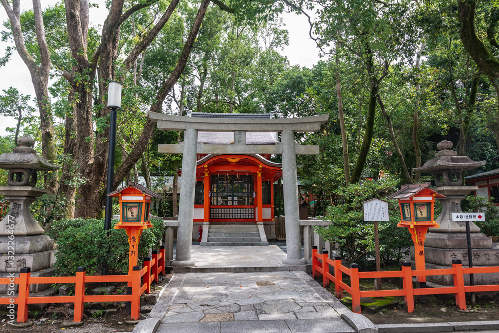 Fototapeta premium Torii gates at Yasaka Shrine in Kyoto, Japan