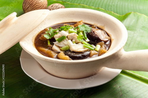 Braised Fish Maw in Red Gravy, Fish maw soup in bowl