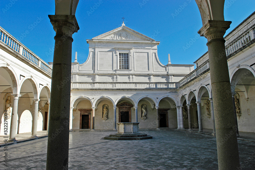 Kirchenfassade des Benediktinerklosters, Montecassino, Italien