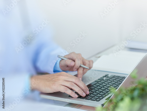 The doctor enters the examination data on a computer.