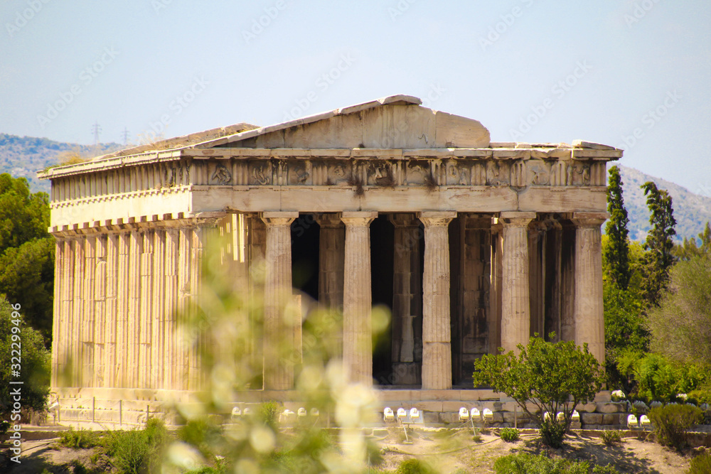 Paisaje de unas ruinas griegas