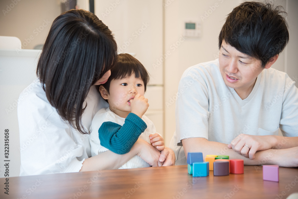 指しゃぶりをする男の子 指しゃぶりをする男の子