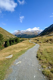 チロルの渓谷　秋のエッツタール　ローフェン付近の小道（オーストリア・チロル）