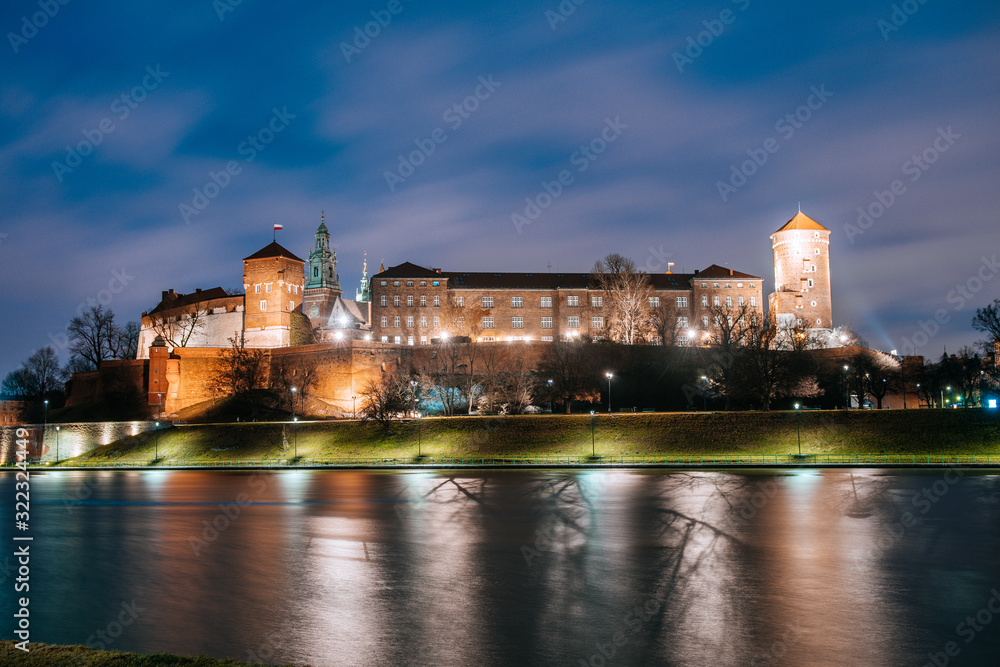 Fototapeta premium outside view of wawel castle in krakow, poland