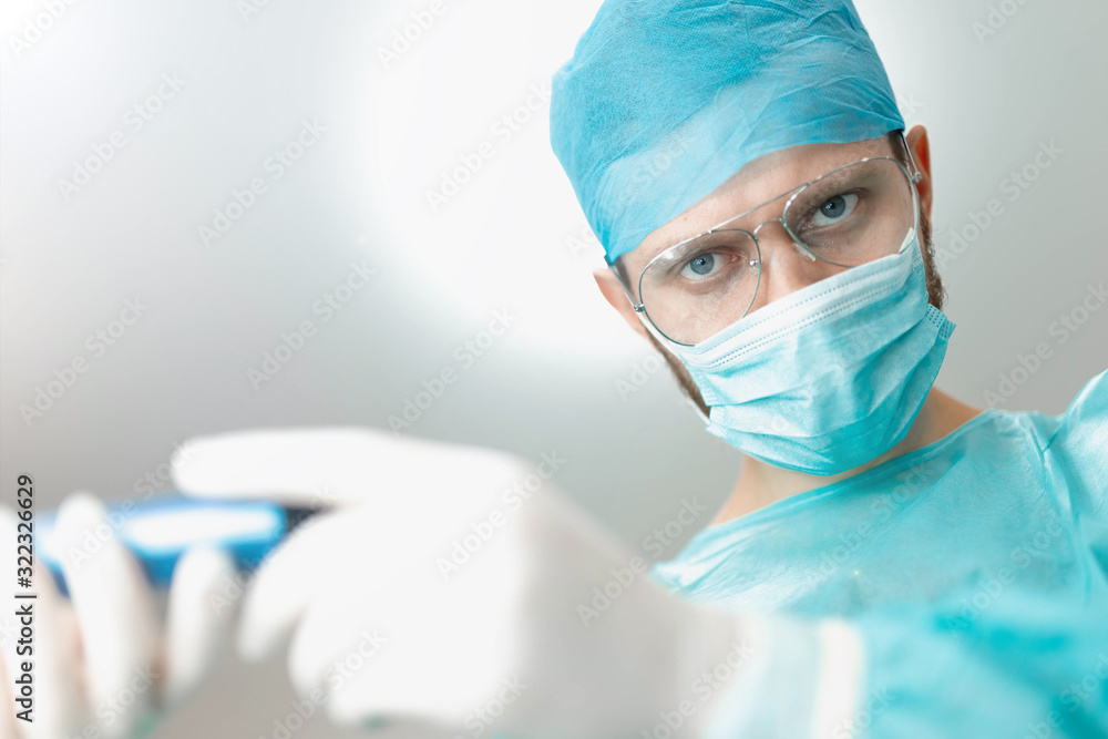 assistant passes the instrument to the surgeon in the operating room assistant passes the instrument to the surgeon in the operating room
