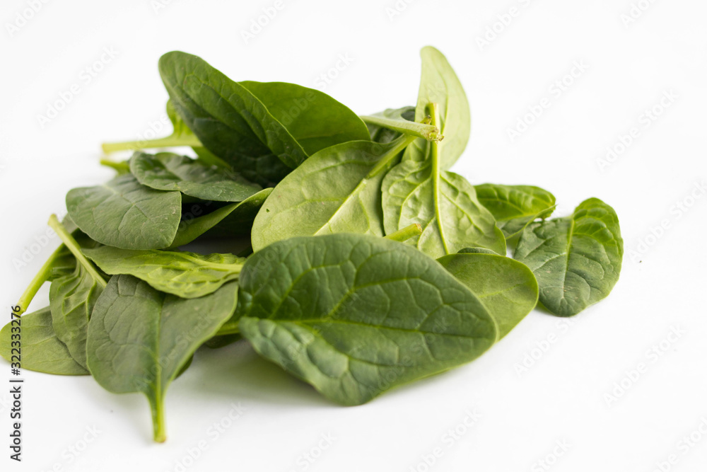 Obraz premium bunch of spinach leaves on a white background