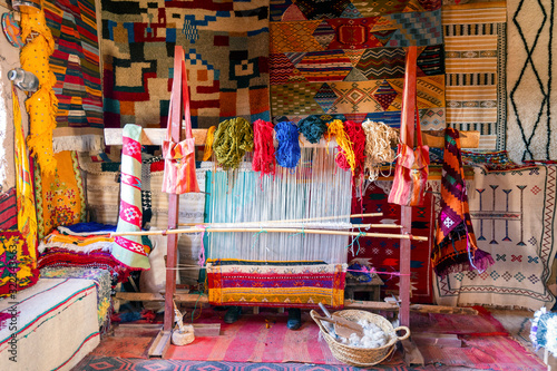 Tableau sur toile Traditional weaving machine used to produce famous Berber carpets, Morocco