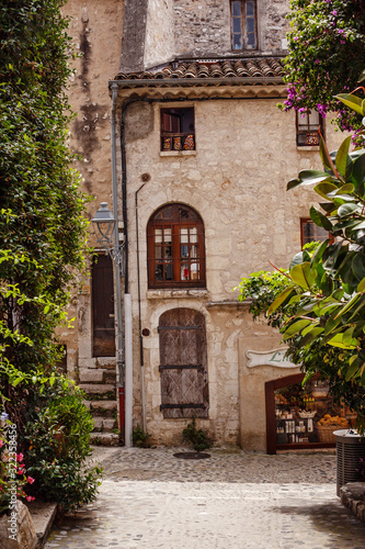 Fototapeta Naklejka Na Ścianę i Meble -  Street in the village of Saint-Paul-de-Vence in the south of France