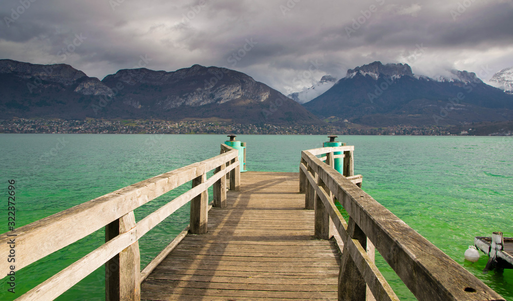 Lac d'Annecy in Frankreich im Winter Lac d'Annecy in Frankreich im Winter